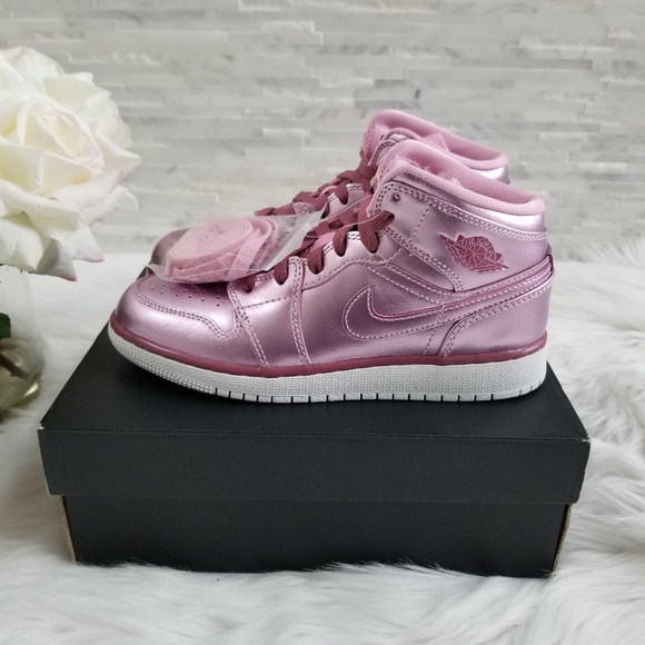 New Air JORDAN 1 Mid SE GS Sneakers - Picture 4 of 7